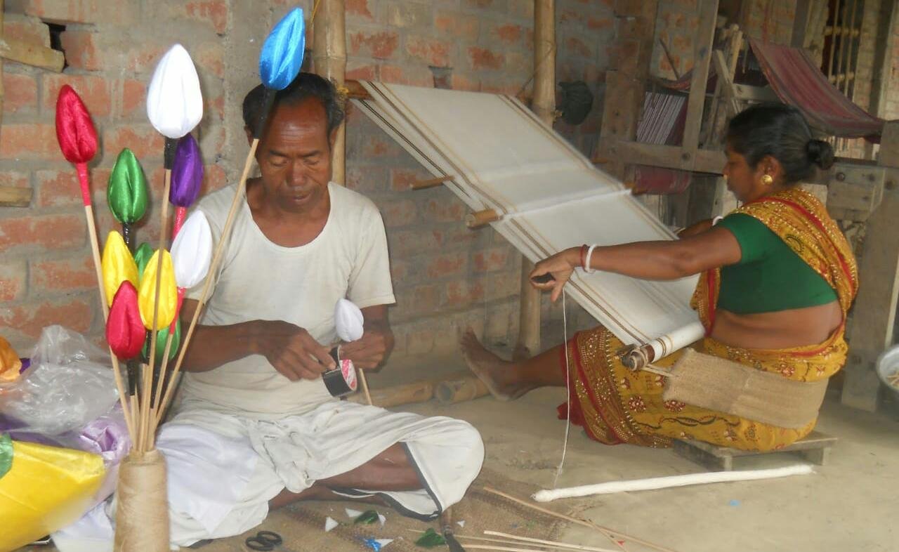 banana fiber, bengallive breaking news, handicrafts, itahar, rajbangshi couple, uttar dinajpur