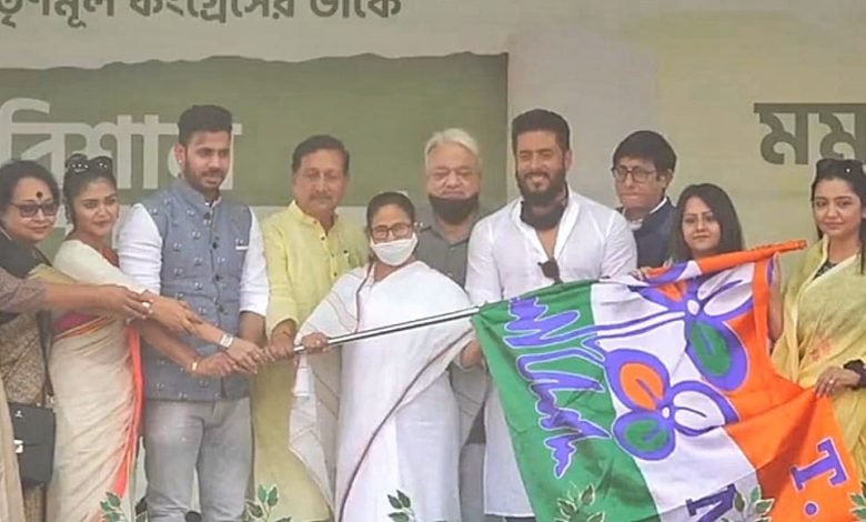 tollywood actor sayani ghosh with raj chakrabarty and kanchan mallik join tmc