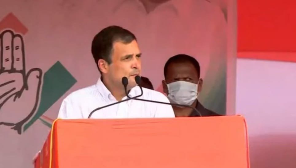 Rahul Gandhi in the election campaign in Goalpokhar